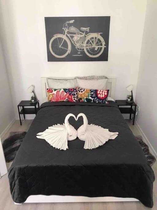 Perfect Location,Newly Decorated Modern, Large Place 60 M2, Really Quiet So You Can Have A Good Night Sleep, Ac, Netflix, Smart Tv, High-Speed Internet, World Famous New York Cafe Only 10 Minutes Walk 布达佩斯 外观 照片