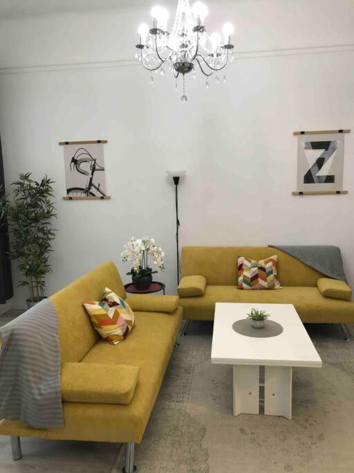 Perfect Location,Newly Decorated Modern, Large Place 60 M2, Really Quiet So You Can Have A Good Night Sleep, Ac, Netflix, Smart Tv, High-Speed Internet, World Famous New York Cafe Only 10 Minutes Walk 布达佩斯 外观 照片