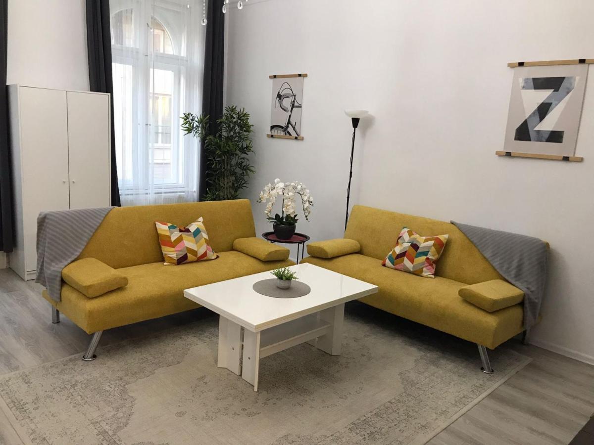 Perfect Location,Newly Decorated Modern, Large Place 60 M2, Really Quiet So You Can Have A Good Night Sleep, Ac, Netflix, Smart Tv, High-Speed Internet, World Famous New York Cafe Only 10 Minutes Walk 布达佩斯 外观 照片