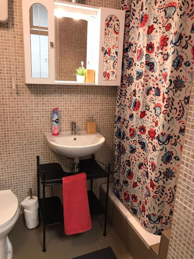 Perfect Location,Newly Decorated Modern, Large Place 60 M2, Really Quiet So You Can Have A Good Night Sleep, Ac, Netflix, Smart Tv, High-Speed Internet, World Famous New York Cafe Only 10 Minutes Walk 布达佩斯 外观 照片