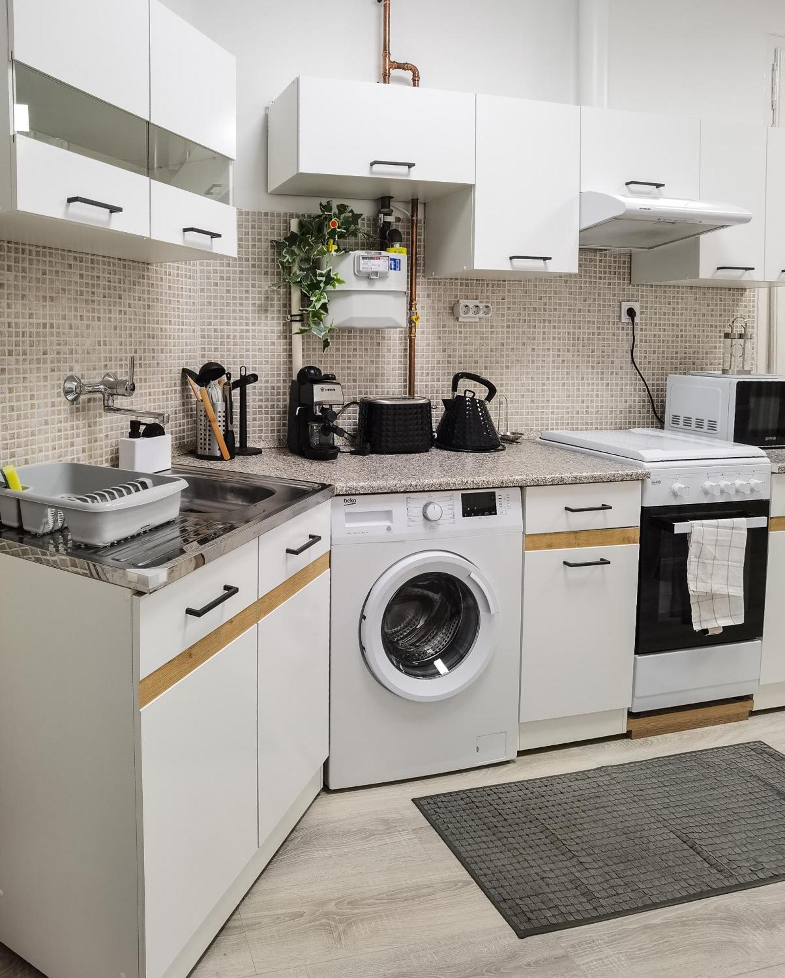 Perfect Location,Newly Decorated Modern, Large Place 60 M2, Really Quiet So You Can Have A Good Night Sleep, Ac, Netflix, Smart Tv, High-Speed Internet, World Famous New York Cafe Only 10 Minutes Walk 布达佩斯 外观 照片