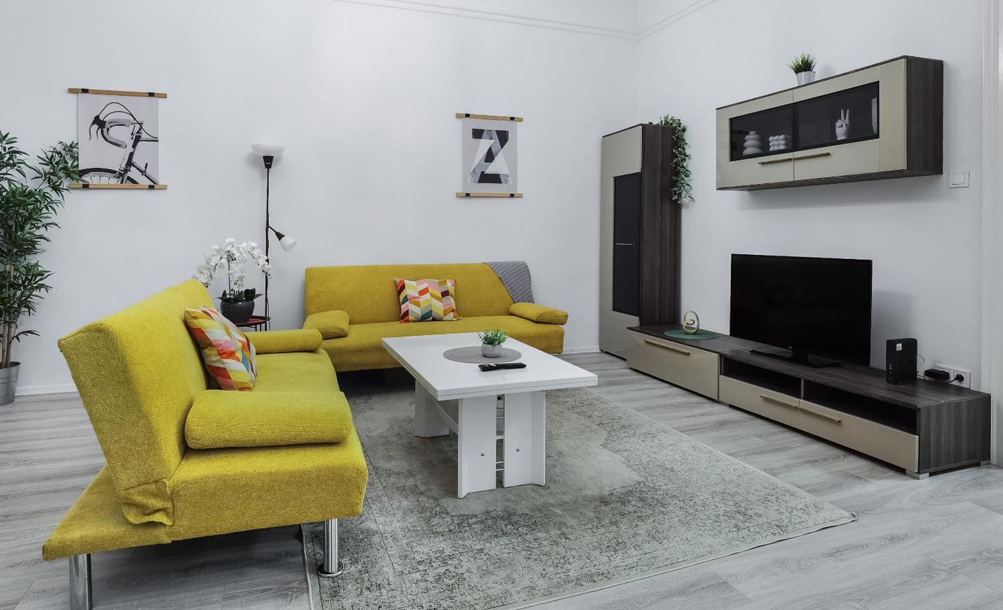 Perfect Location,Newly Decorated Modern, Large Place 60 M2, Really Quiet So You Can Have A Good Night Sleep, Ac, Netflix, Smart Tv, High-Speed Internet, World Famous New York Cafe Only 10 Minutes Walk 布达佩斯 外观 照片