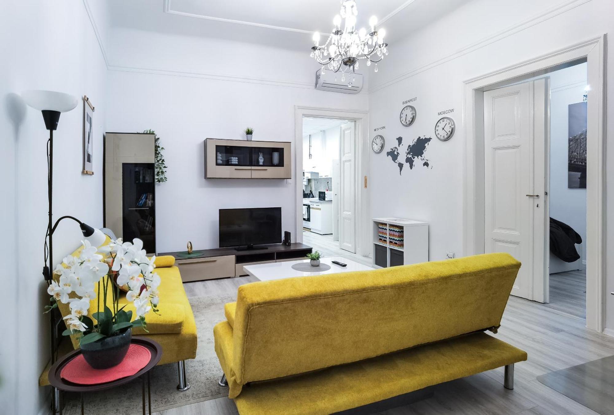 Perfect Location,Newly Decorated Modern, Large Place 60 M2, Really Quiet So You Can Have A Good Night Sleep, Ac, Netflix, Smart Tv, High-Speed Internet, World Famous New York Cafe Only 10 Minutes Walk 布达佩斯 外观 照片
