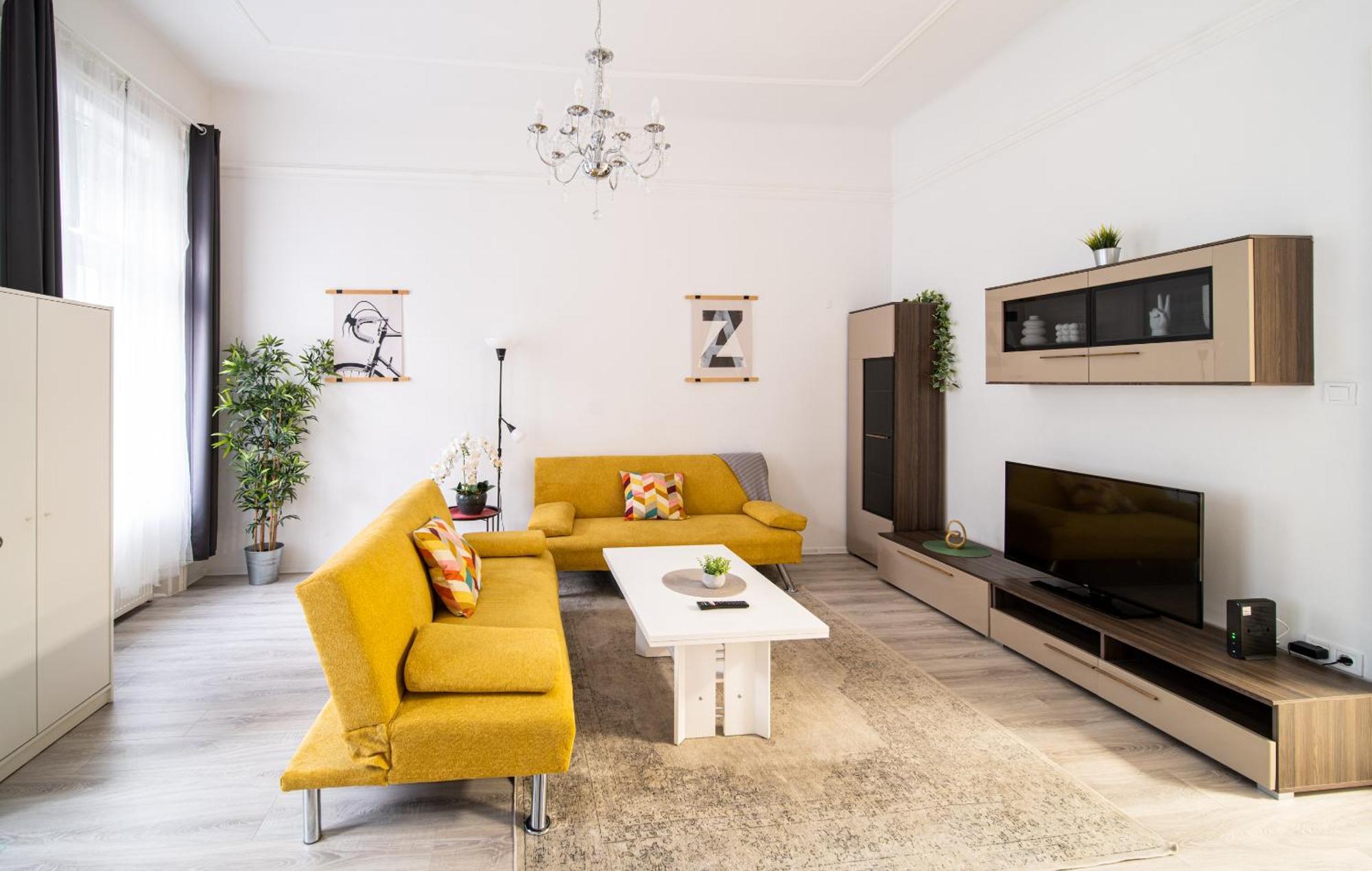 Perfect Location,Newly Decorated Modern, Large Place 60 M2, Really Quiet So You Can Have A Good Night Sleep, Ac, Netflix, Smart Tv, High-Speed Internet, World Famous New York Cafe Only 10 Minutes Walk 布达佩斯 外观 照片