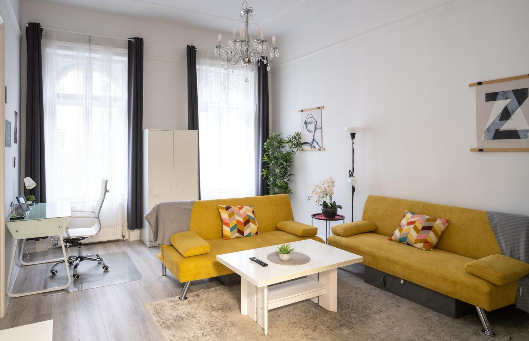 Perfect Location,Newly Decorated Modern, Large Place 60 M2, Really Quiet So You Can Have A Good Night Sleep, Ac, Netflix, Smart Tv, High-Speed Internet, World Famous New York Cafe Only 10 Minutes Walk 布达佩斯 外观 照片