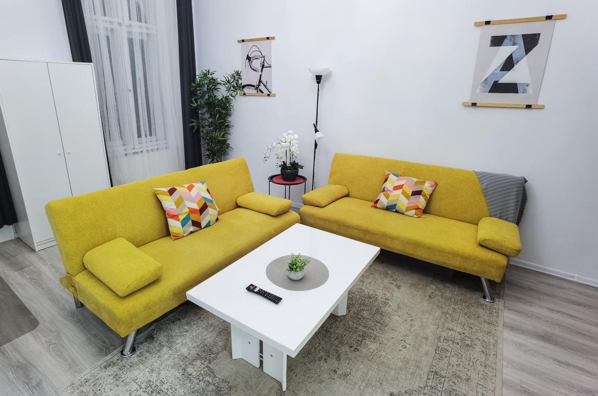 Perfect Location,Newly Decorated Modern, Large Place 60 M2, Really Quiet So You Can Have A Good Night Sleep, Ac, Netflix, Smart Tv, High-Speed Internet, World Famous New York Cafe Only 10 Minutes Walk 布达佩斯 外观 照片